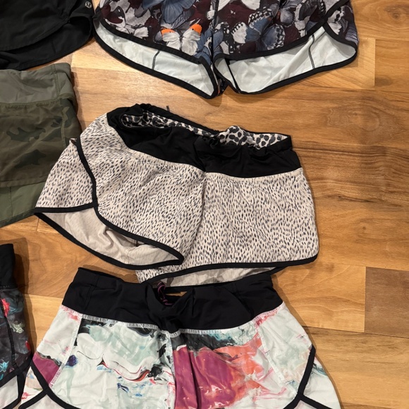 Lululemon speed shorts size 6 - Picture 2 of 4